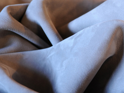 Entire skin of calf nabuk finishing. Used to produce sofas, armchairs, chairs, puffs.
